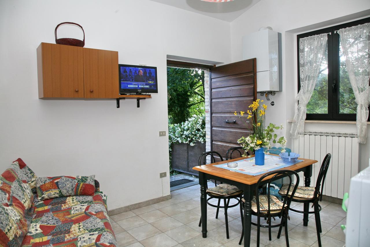 Agriturismo Villa Mozart Nel Verde Губбио Экстерьер фото