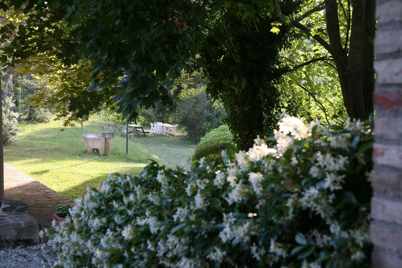 Agriturismo Villa Mozart Nel Verde Губбио Экстерьер фото